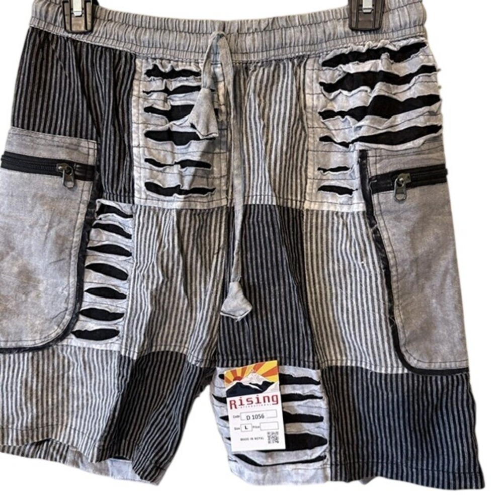 Rising International Patchwork Cargo Shorts Grey Black Distressed Cotton L - Picture 4 of 7